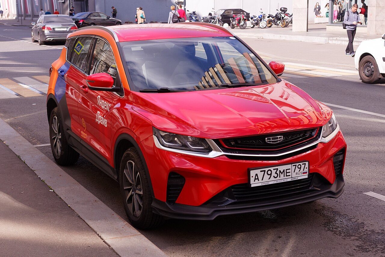 Фото модели: Geely Coolray, вид спереди сбоку