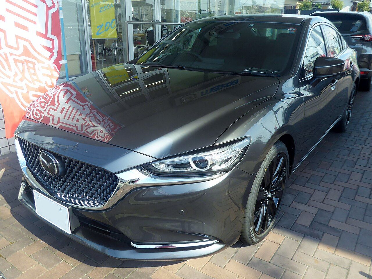 Фото модели: Mazda 6, вид спереди сбоку