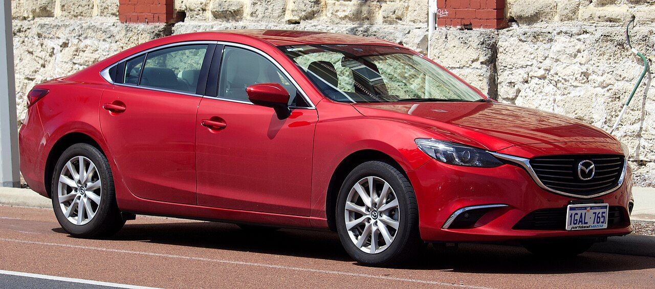 Фото модели: Mazda 6, вид спереди сбоку