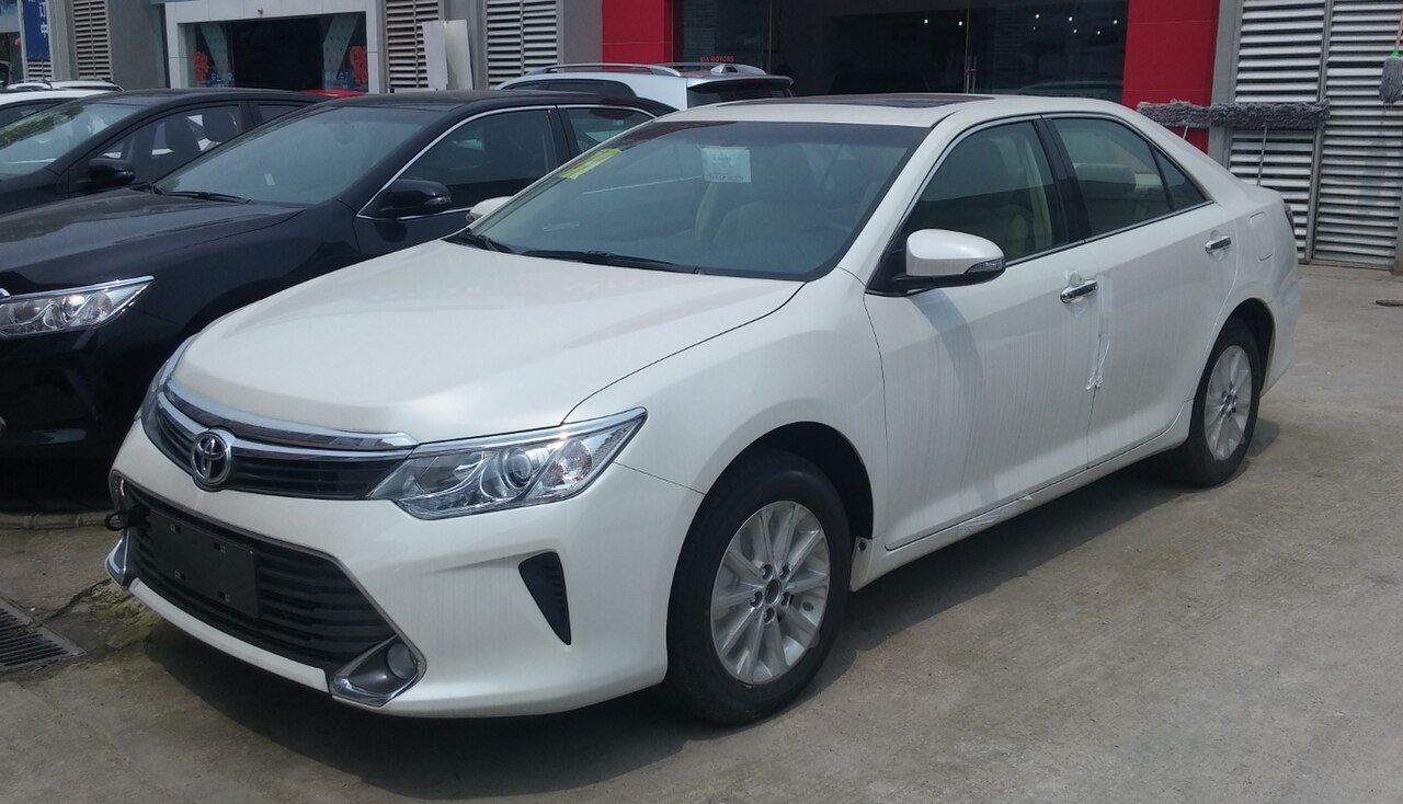 Фото модели: Toyota Camry 55, вид спереди сбоку