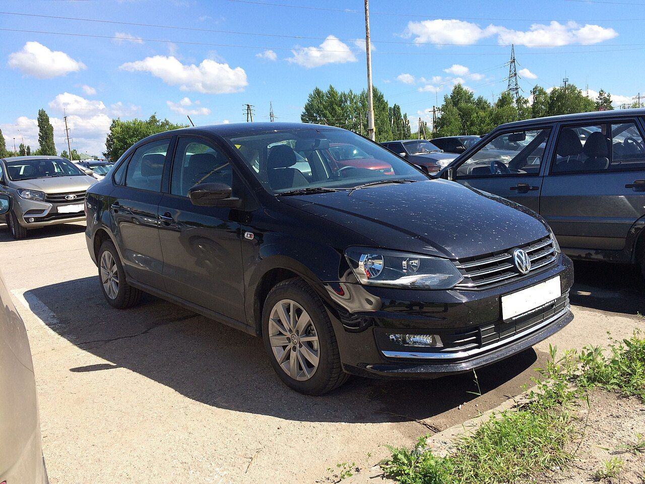 Фото модели: Volkswagen Polo, вид спереди сбоку